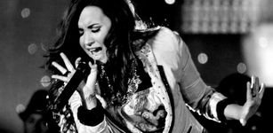 Captura de tela do apk Demi Lovato Music Videos News 