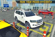 Gambar prado kemewahan Mobil Parkir 